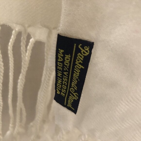 Off White pashmina scarf  Shawl 100 viscose. - Picture 2 of 3